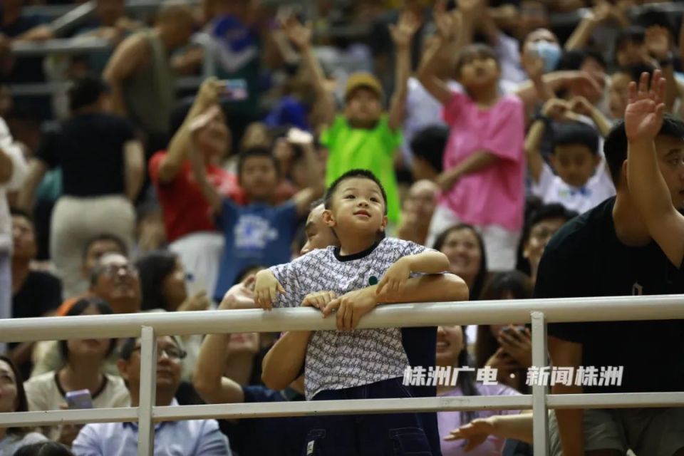 开云-JackeyLove迎来三赛季出色发挥，G2观众热烈欢呼！-开云
