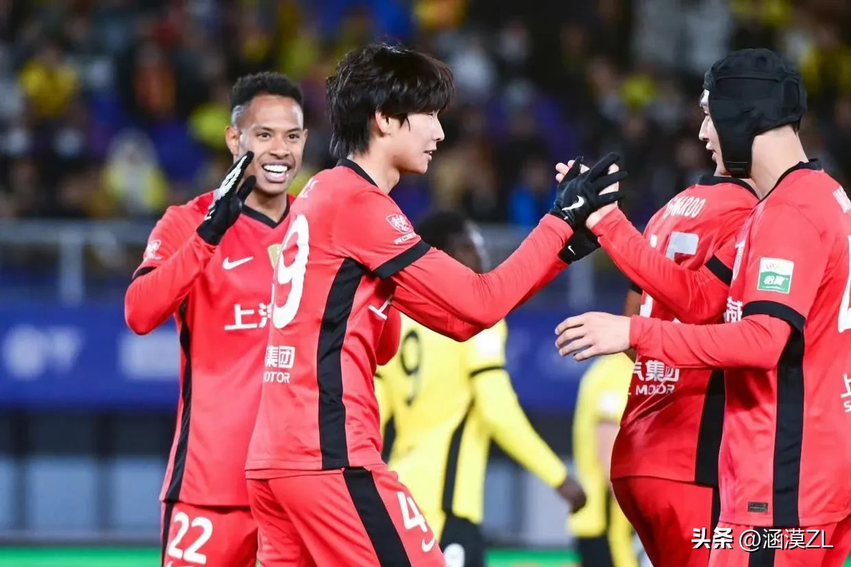 开云体育-包含山东泰山训练开放日；转会期豪取连胜引欢呼；葡超在即；年轻球员得到机会的词条-开云体育